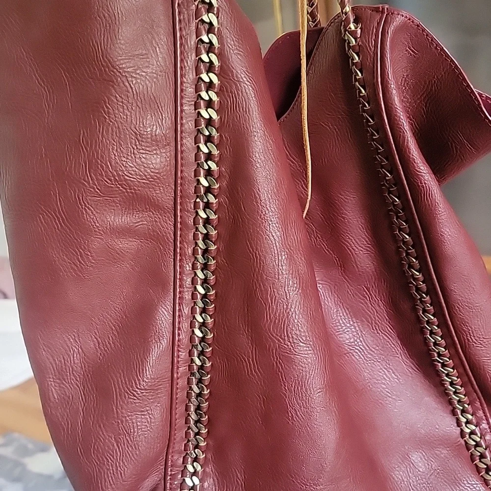 Leather shoulder bag